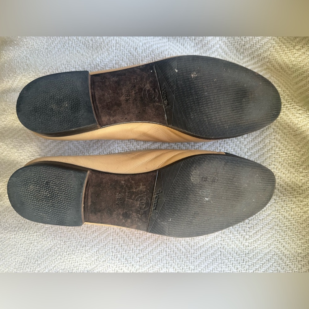 CHANEL Women's Black and Cream Loafers - Picture 3 of 3
